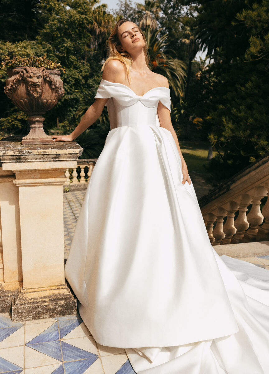 2023 Wedding dress trends: an off-the-shoulder neckline by Monique Lhuillier