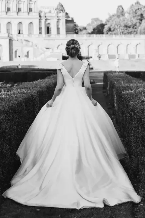 What Does the Average Wedding Dress Cost?