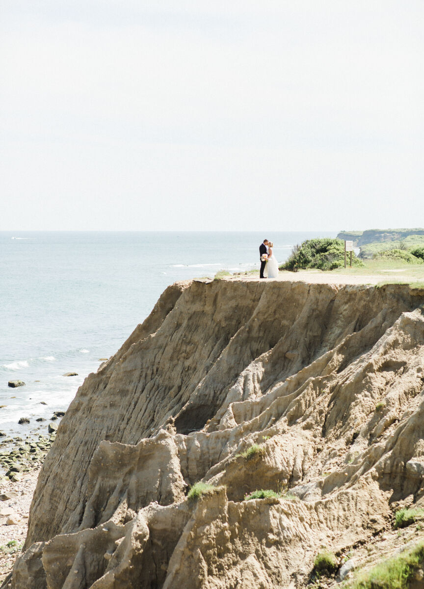 Golf Course Wedding Venues: A wedding couple kissing near a cliff in the Hamptons.