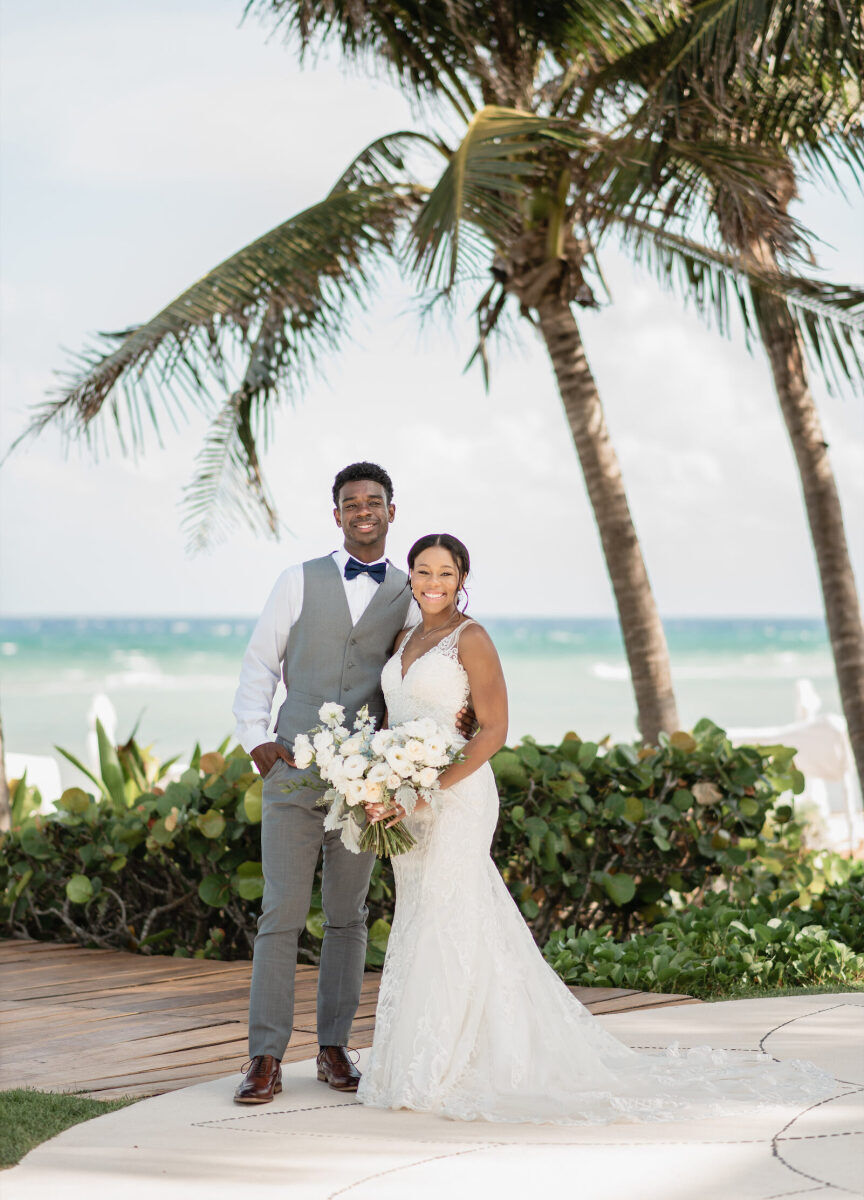 Mexican wedding: couple posing on boardwalk in front of the ocean