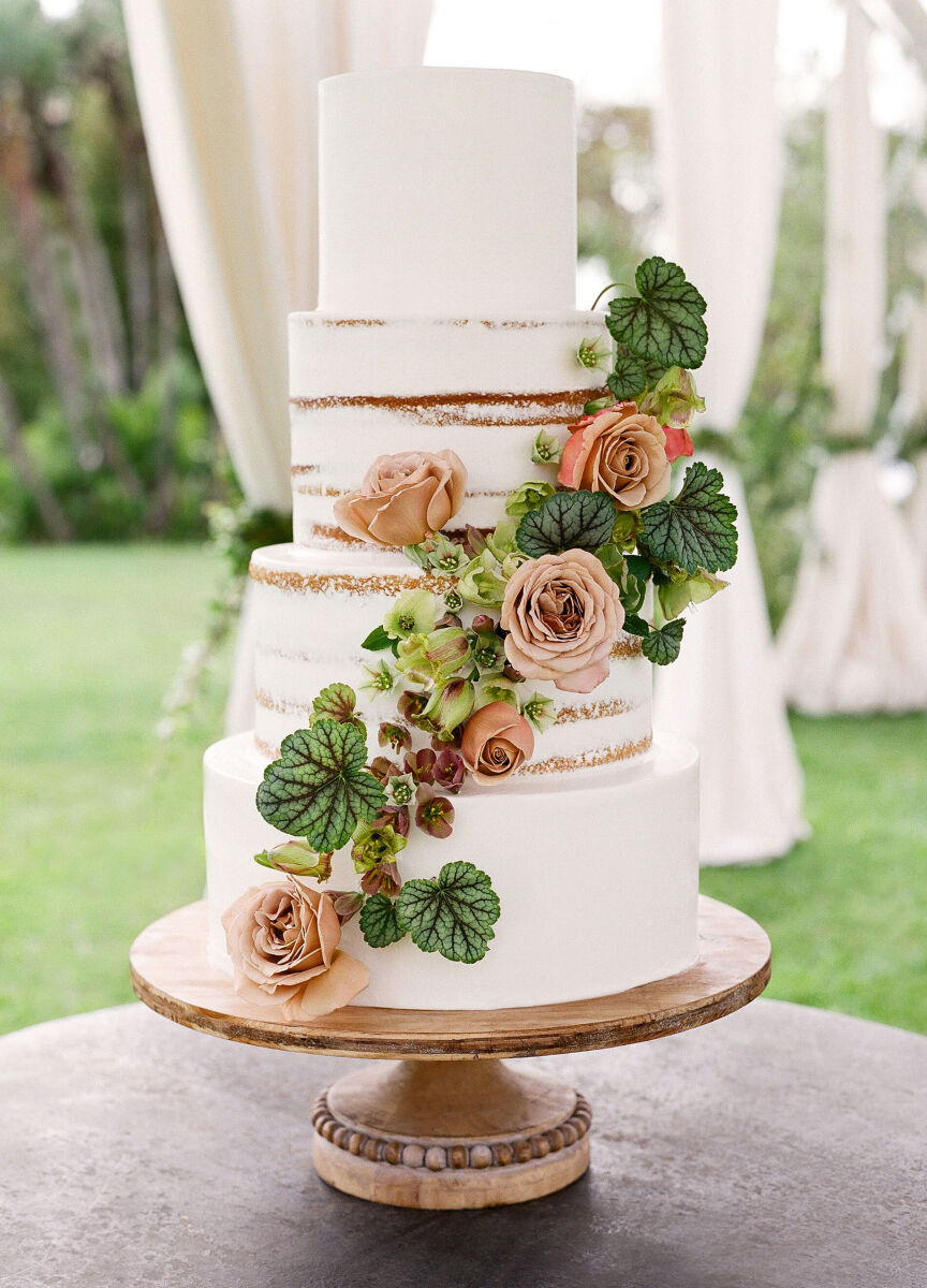 Wedding cake bakery: A minimalist, neutral tiered cake. 