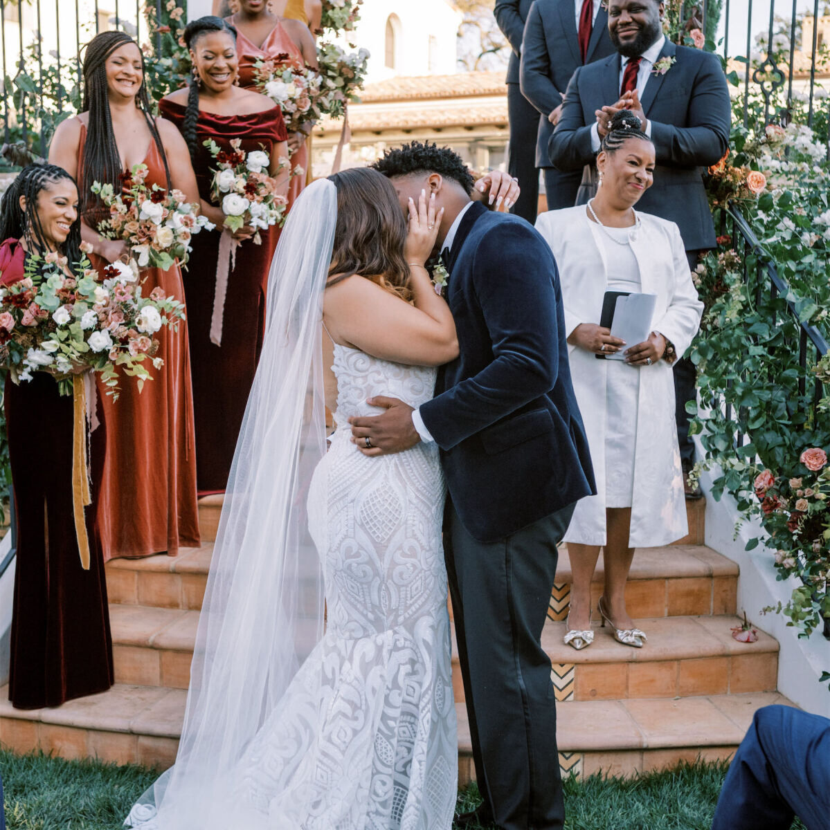 Wedding details: Wedding couple, Amanda and Ryan kissing at the alter in front of their bridal party