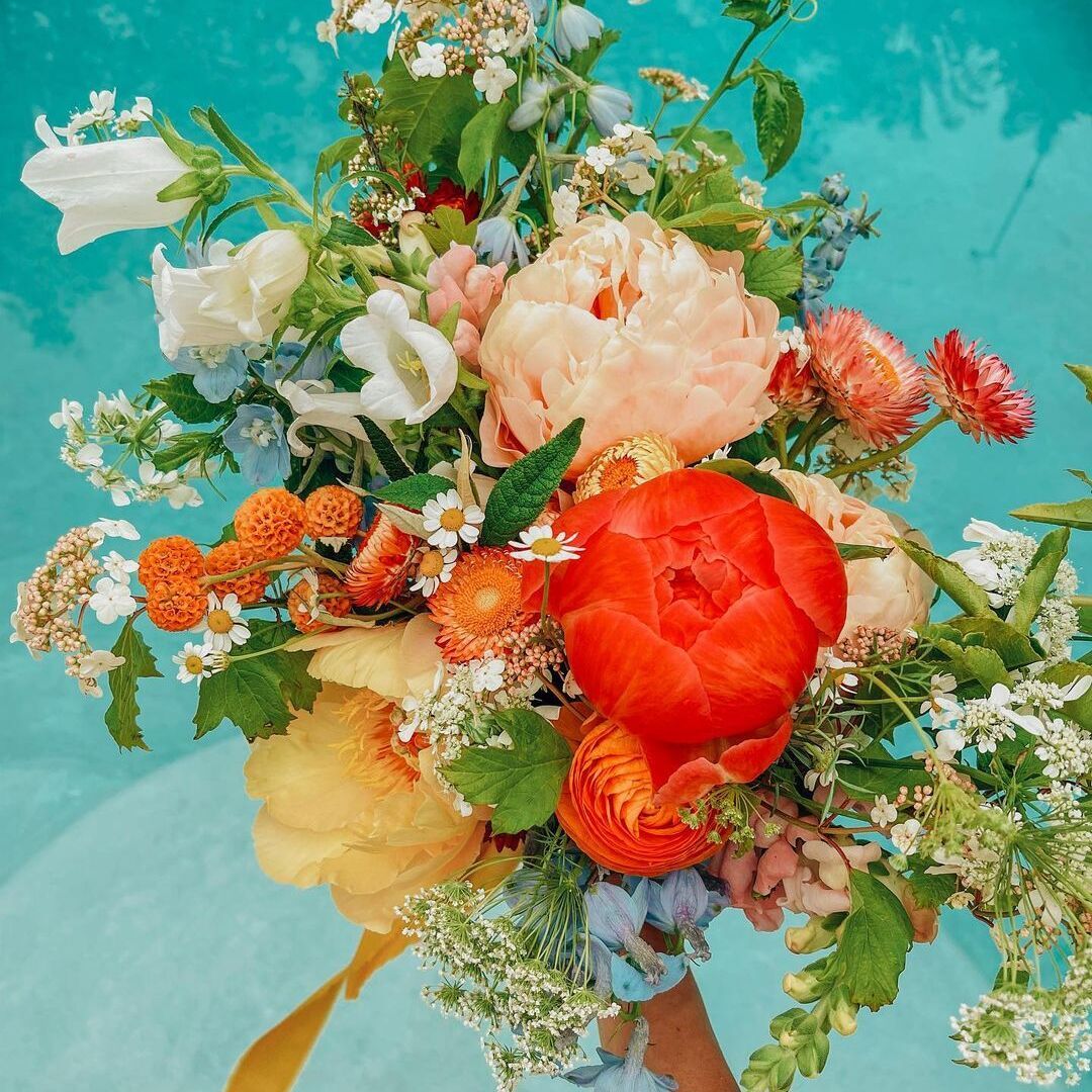 Wedding florist: Vibrant wedding florist bouquet 