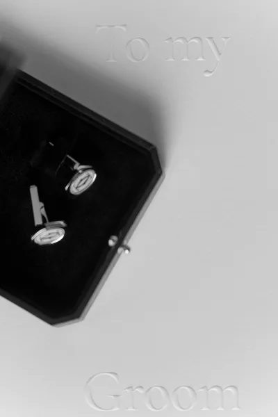 Wedding cufflinks and a groom gift idea displayed in a cufflink box, neatly arranged as a minimalist detail for the groom’s accessories.