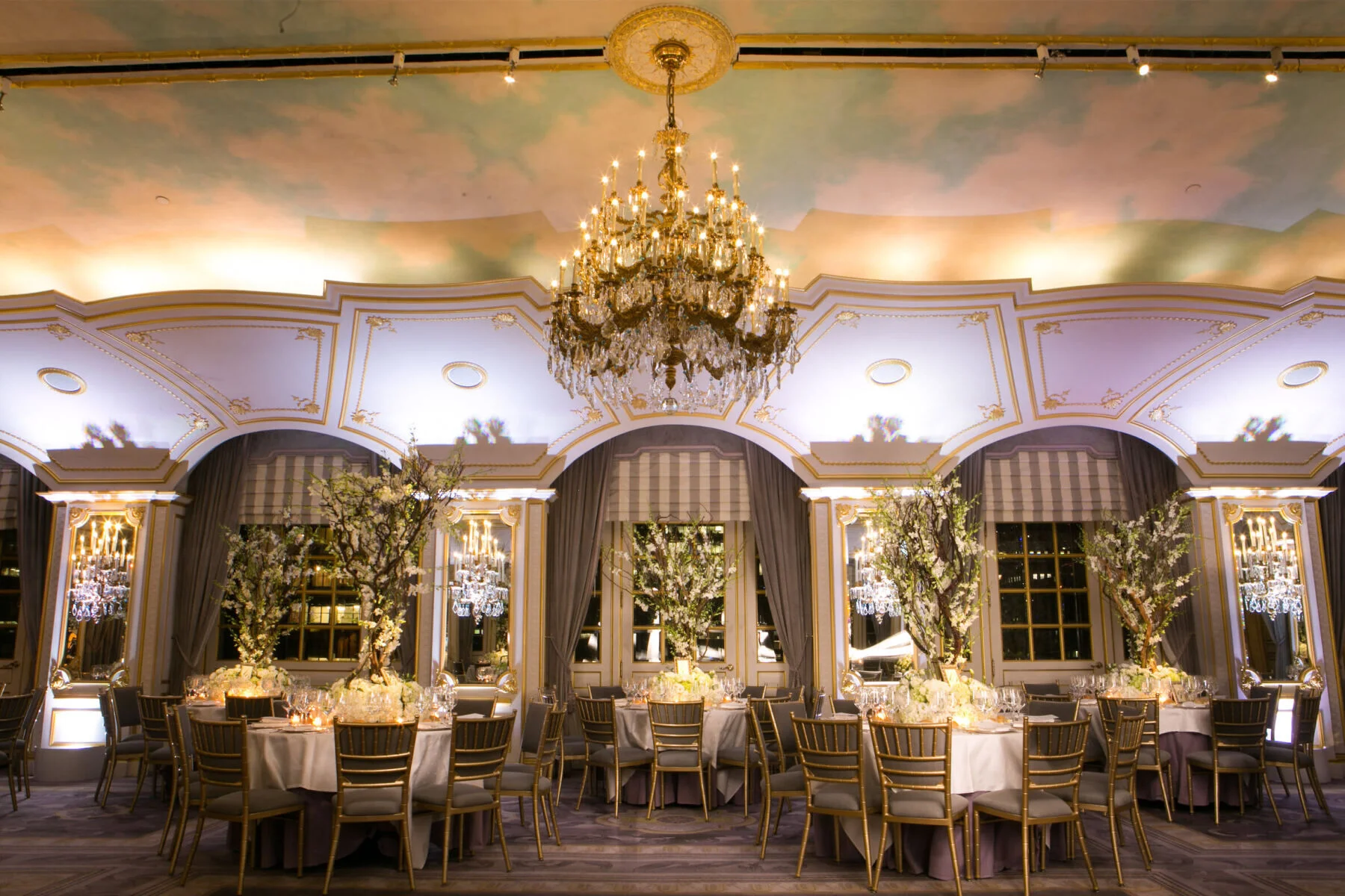 Ballroom wedding venues: this classic NYC ballroom wedding took place at The St. Regis in New York, NY. 