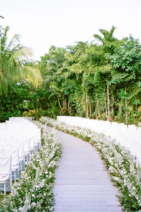 A Beach Wedding for Taylor and Tomas