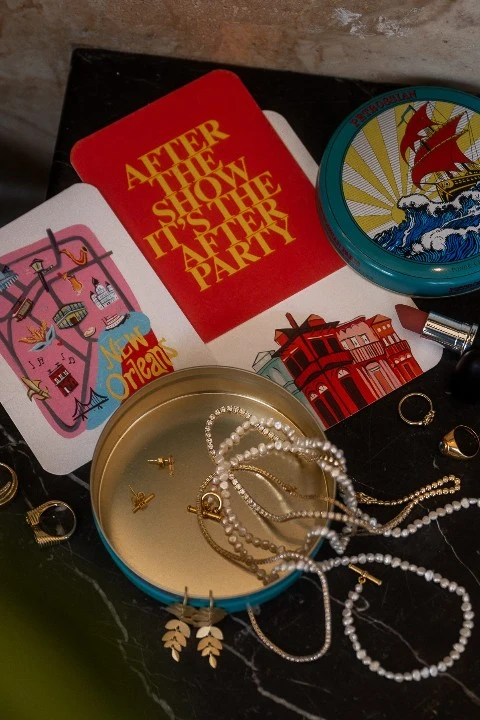 A Retro-Glam Wedding for Emily and Joe