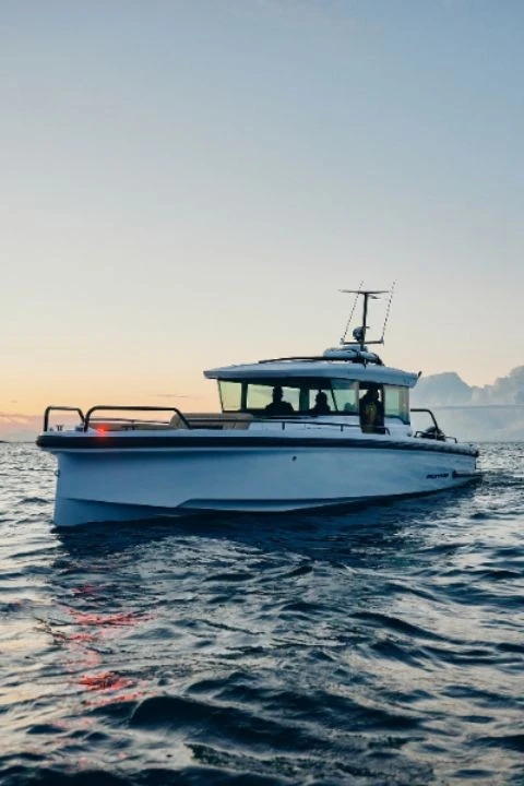 SeaEO Luxury Boat Charters