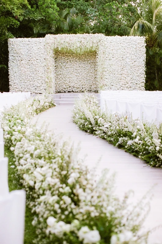 A Beach Wedding for Taylor and Tomas