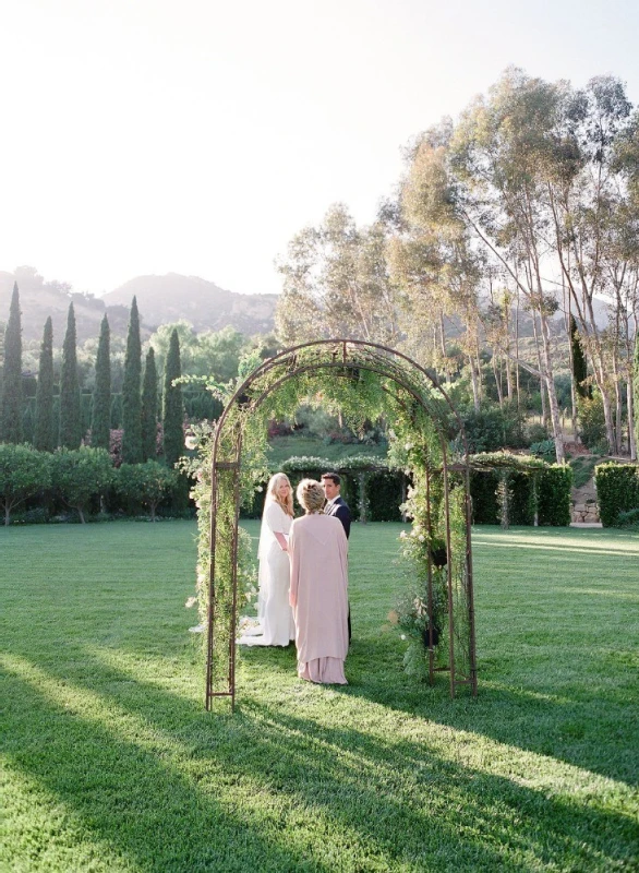 An Outdoor Wedding for Laurie and Matthew