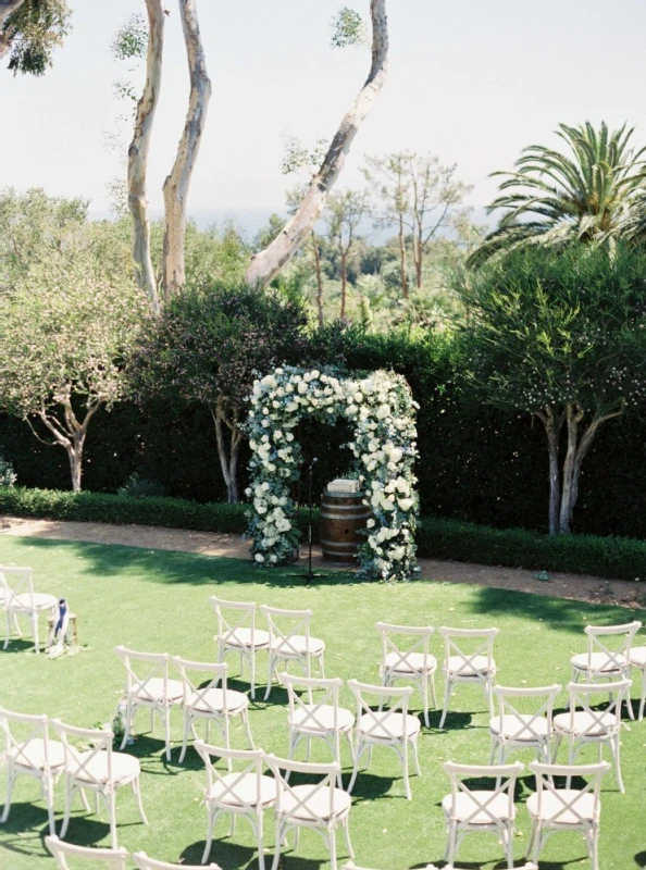 An Outdoor Wedding for Theresa and Gordon