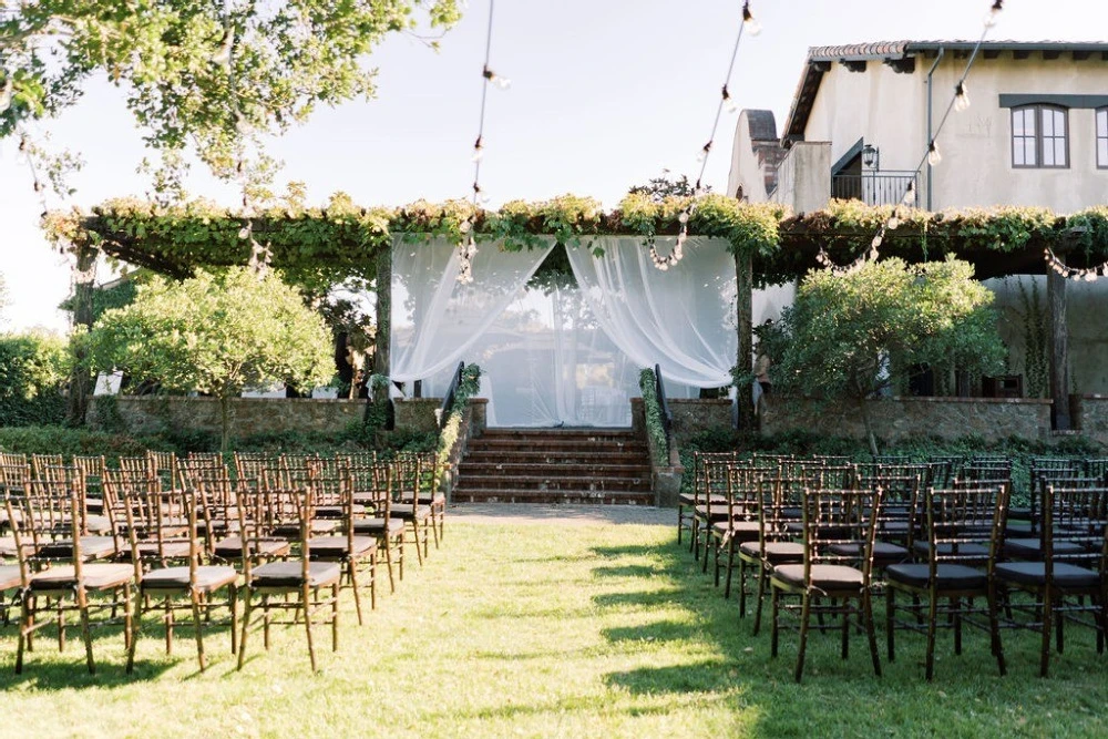 A Classic Wedding for Thea and Colin