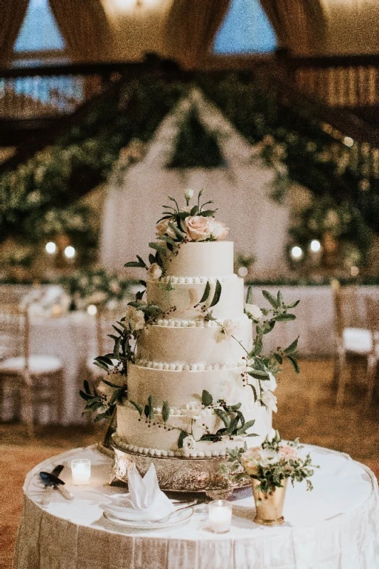 An Indoor Wedding for Hannah and Nick