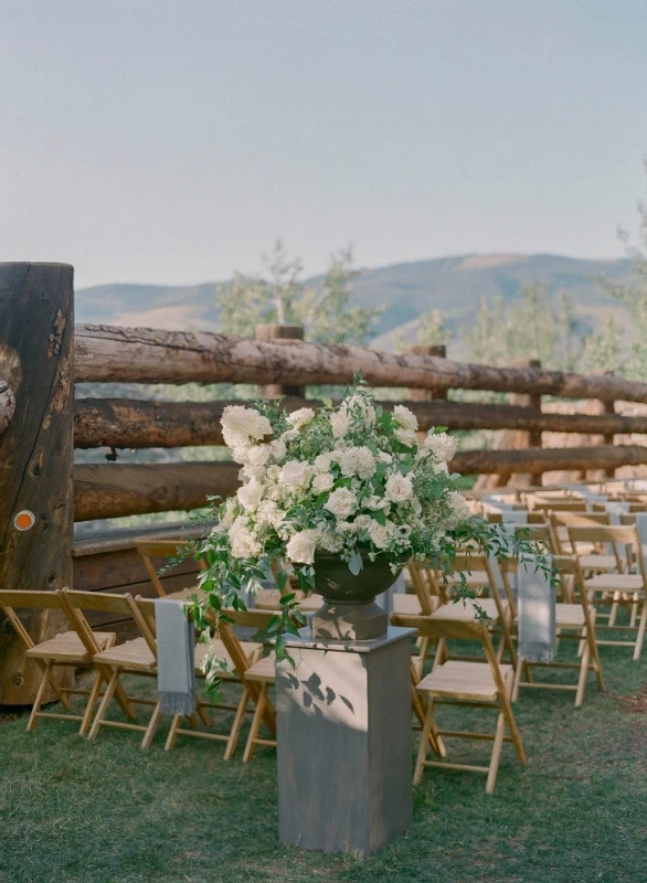 A Classic Wedding for Jamie and Elliot