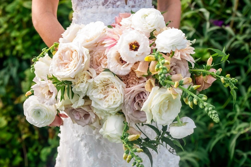 A Classic Wedding for Liz and Leo