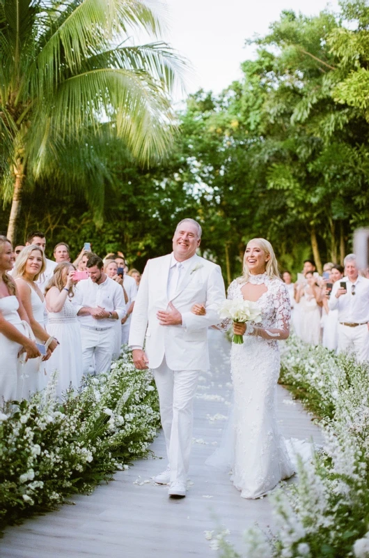 A Beach Wedding for Taylor and Tomas