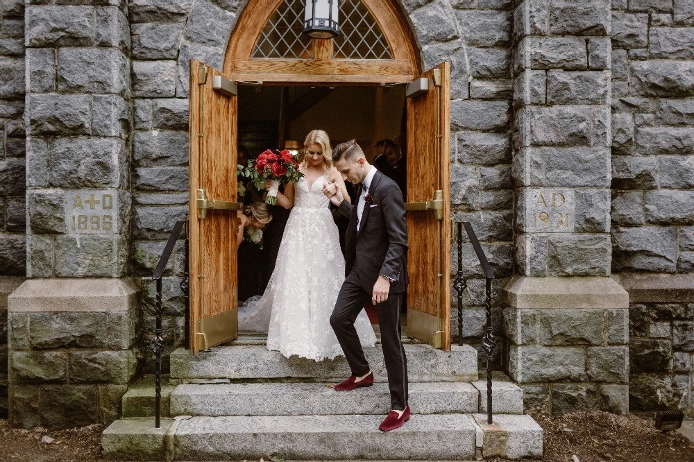 An Indoor Wedding for Olivia and Greg