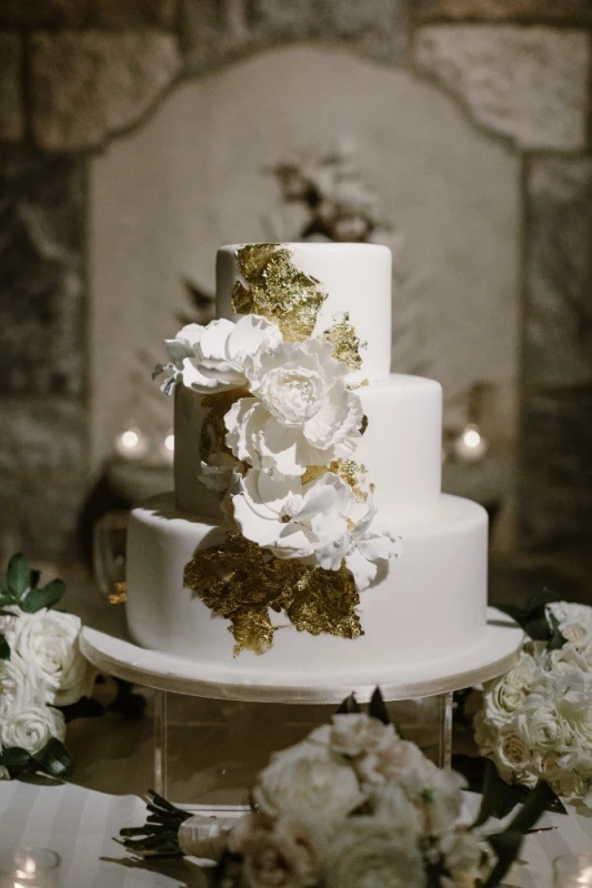 An Indoor Wedding for Olivia and Greg