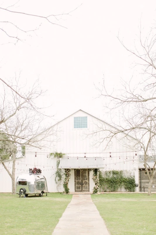 A Classic Wedding for Emily and Paul