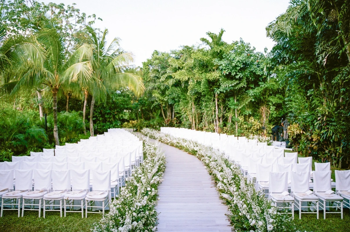 A Beach Wedding for Taylor and Tomas