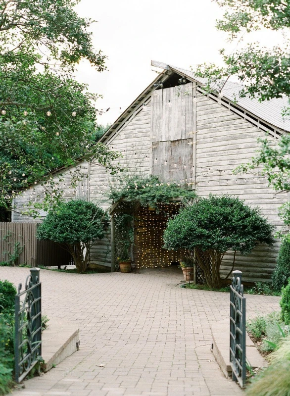 A Classic Wedding for Harper and Tyson