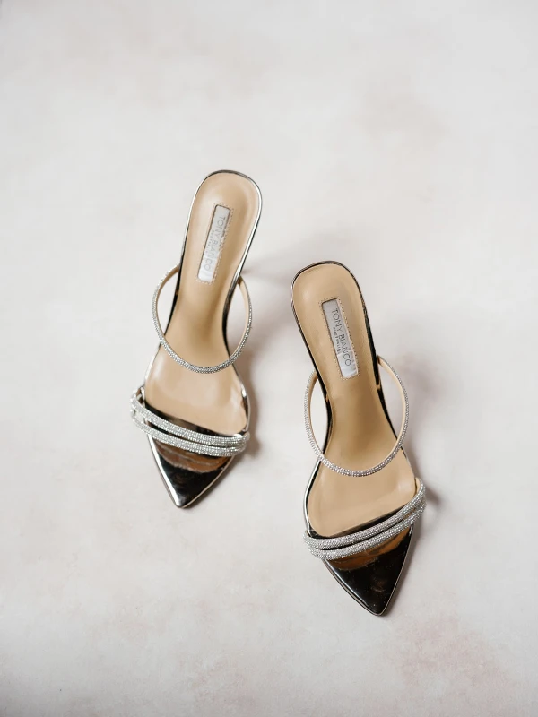 An Indoor Wedding for Alex and Toby