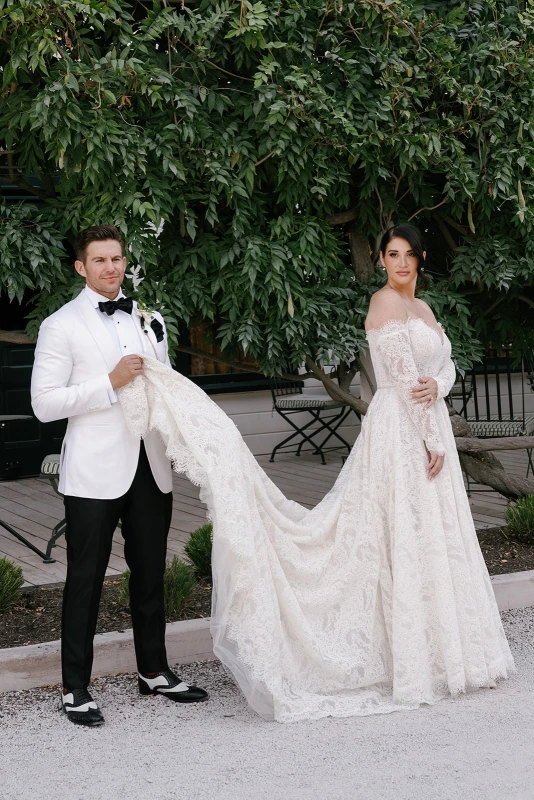 A Classic Wedding for Amy and Zach