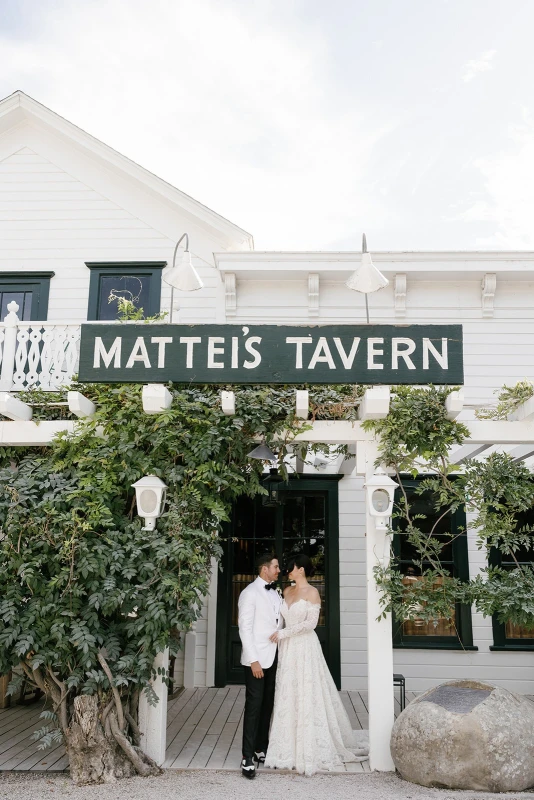 A Classic Wedding for Amy and Zach