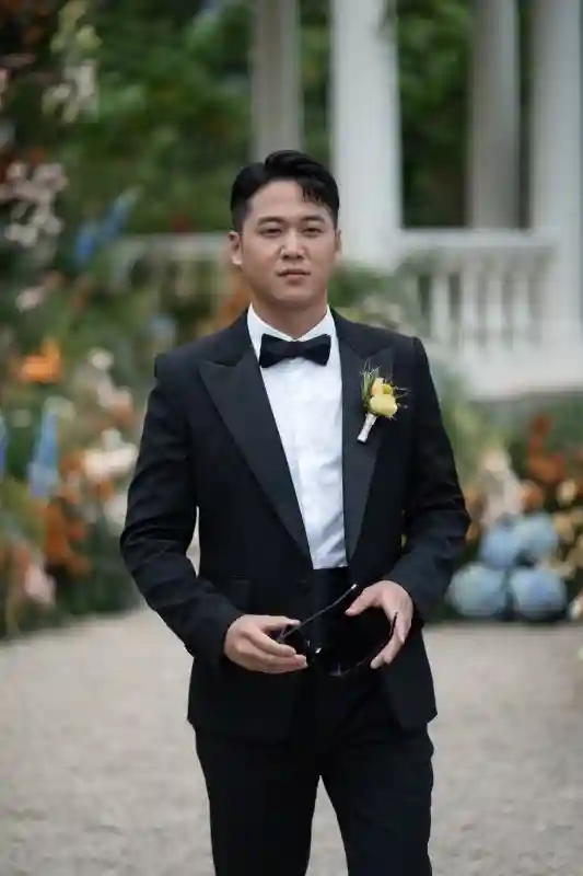 A Colorful Wedding for Annie and Vince