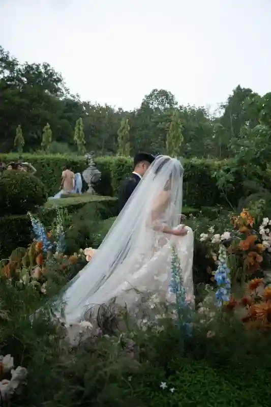A Colorful Wedding for Annie and Vince