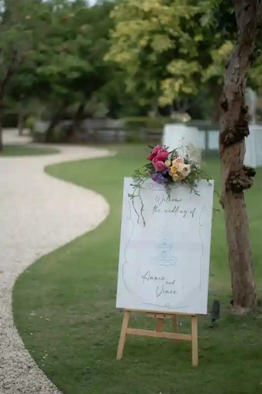 A Colorful Wedding for Annie and Vince