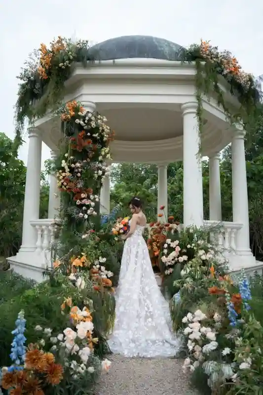 A Colorful Wedding for Annie and Vince