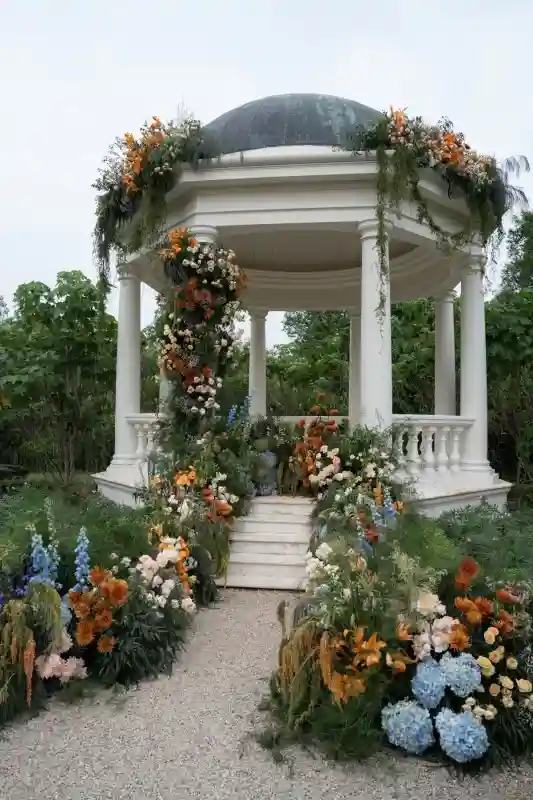 A Colorful Wedding for Annie and Vince