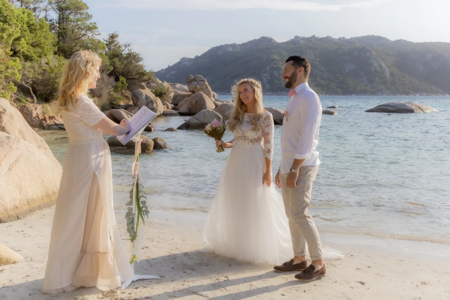 Ariane Douguet, the French Officiant Singer - EMCEE