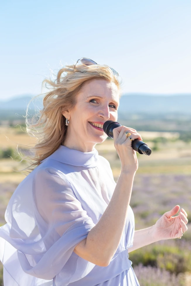 Ariane Douguet, the French Officiant Singer - EMCEE