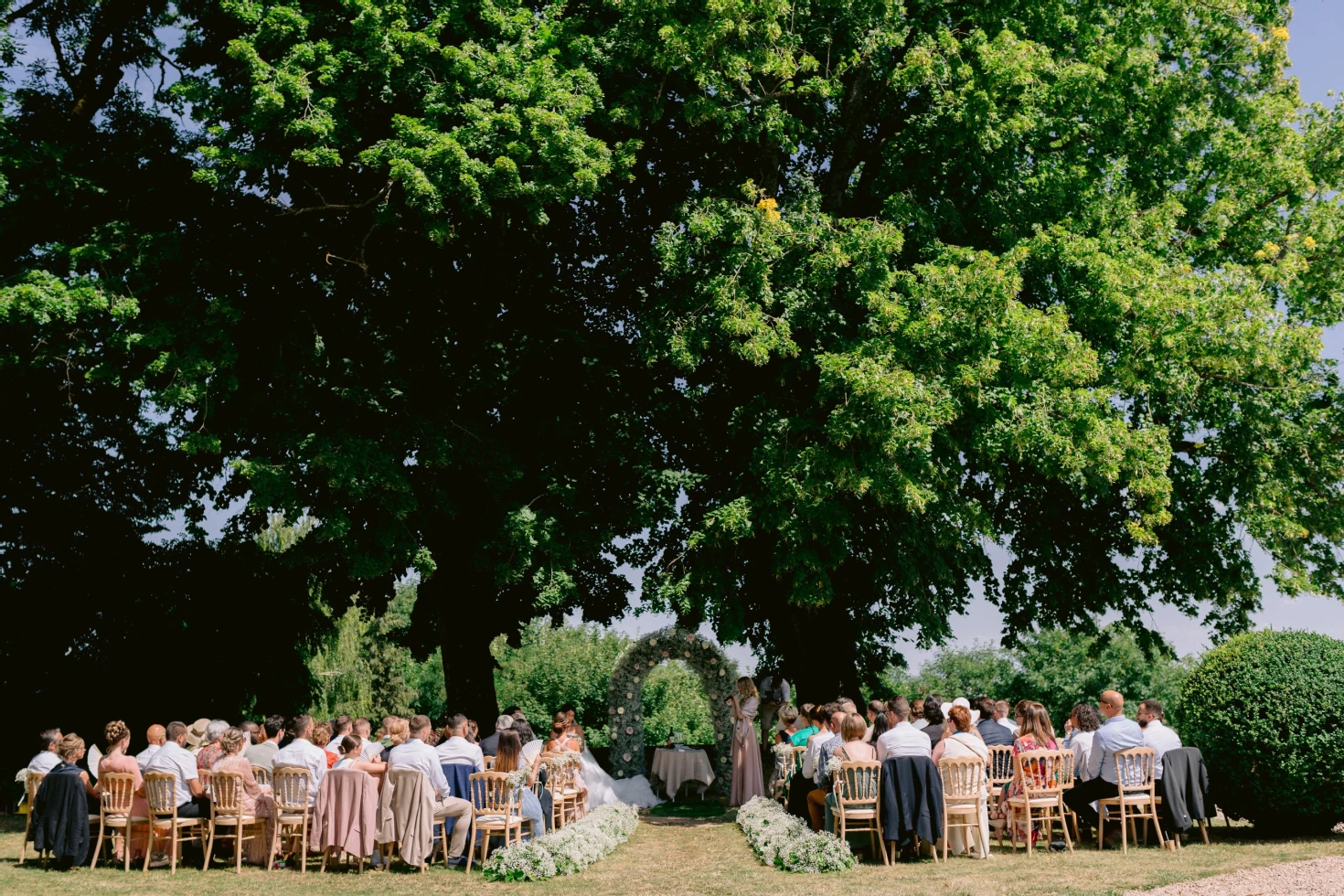 Ariane Douguet, the French Officiant Singer - EMCEE