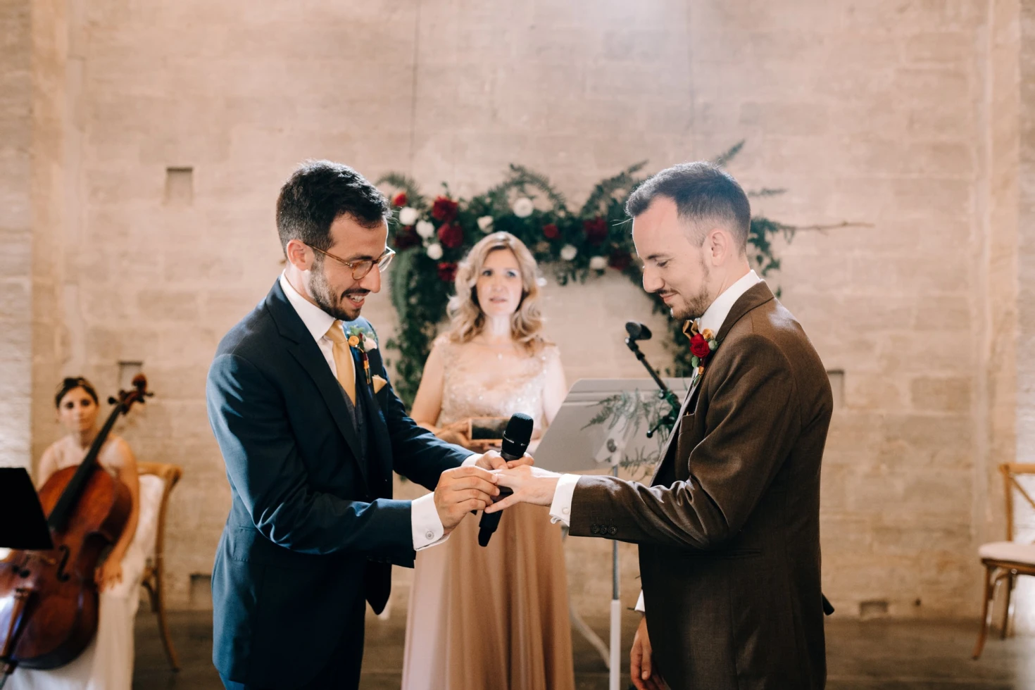 Ariane Douguet, the French Officiant Singer - EMCEE