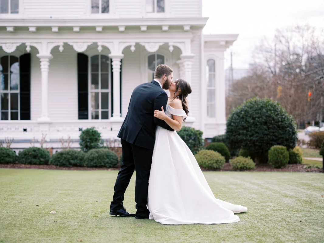 A Classic Wedding for Bella  and Brad 