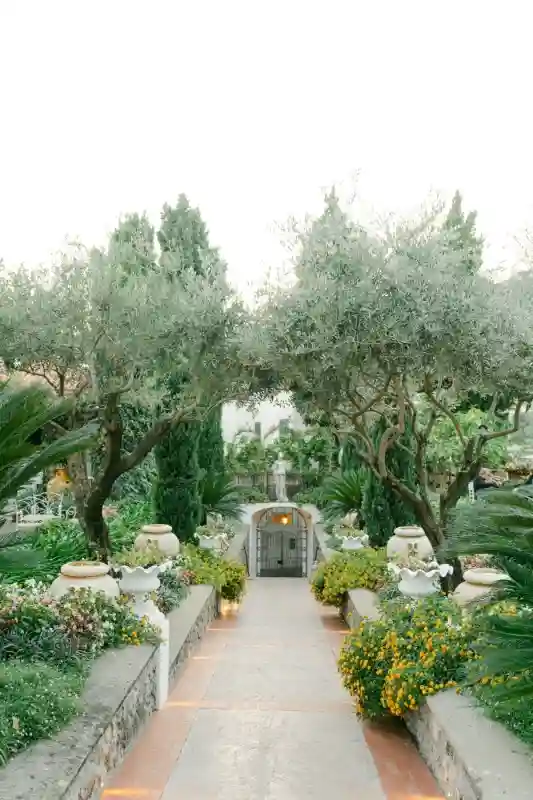 A Garden Wedding for Bella and Nathan