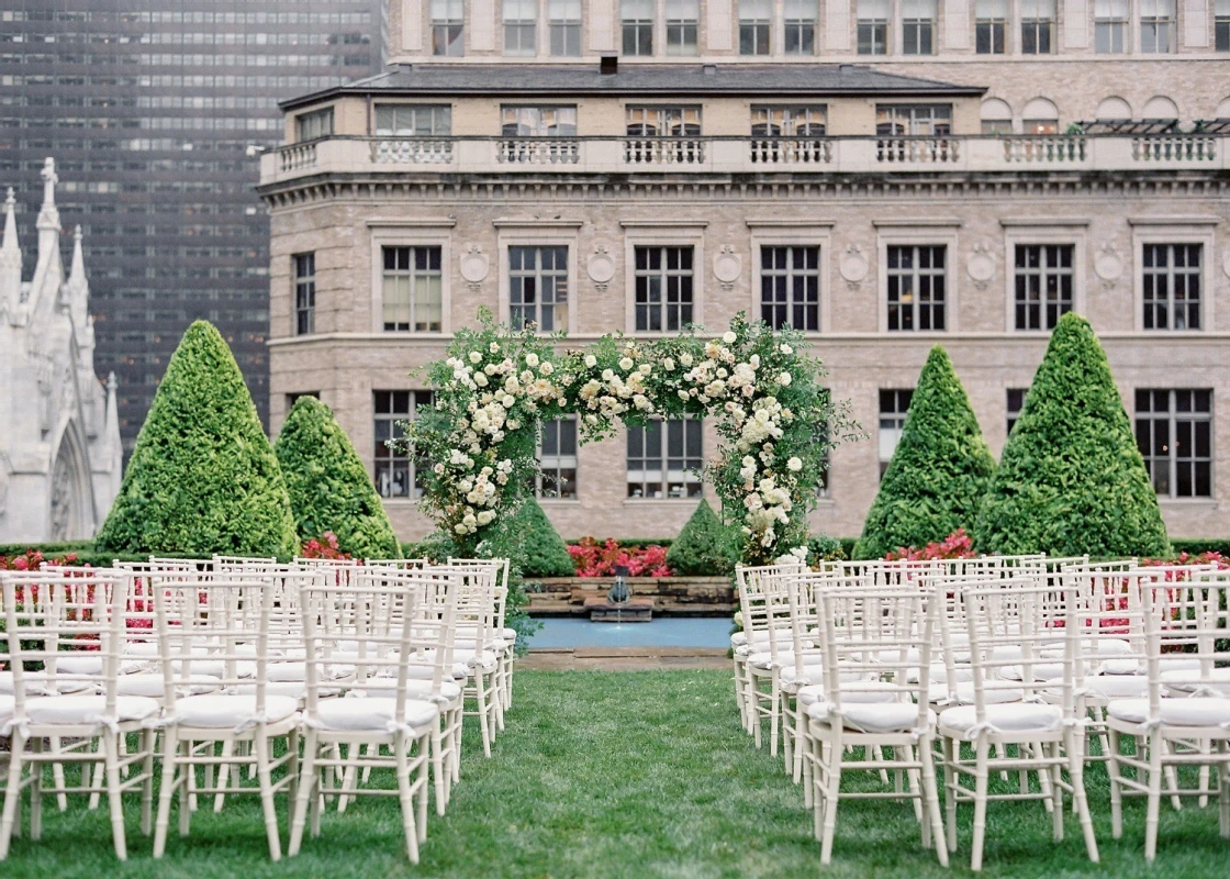 A Classic Wedding for Molly and Paul