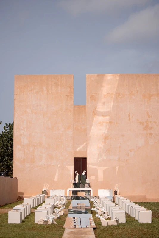 Between Terracotta Walls, a Decade of Marriage Met Its Reflection