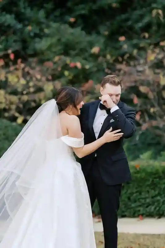 An Autumn Wedding for Caroline and Tyler