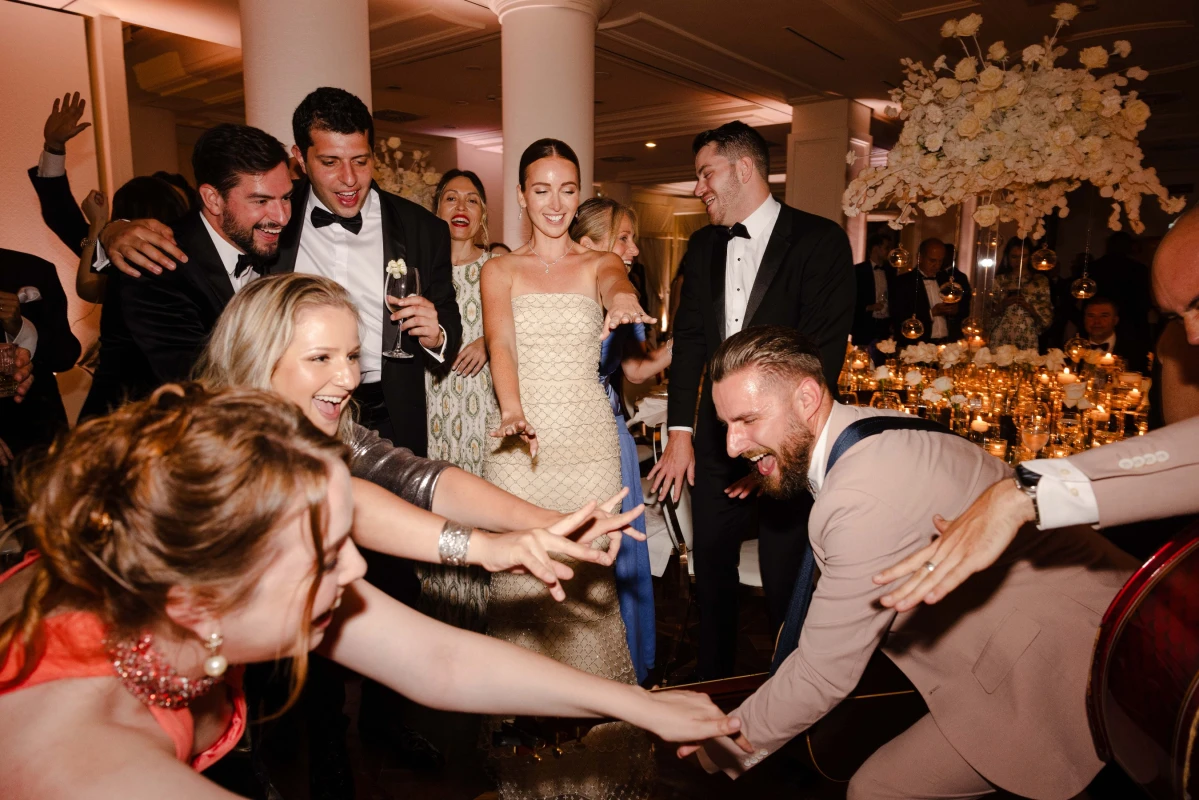 A Classic Wedding for Carrie and Anton