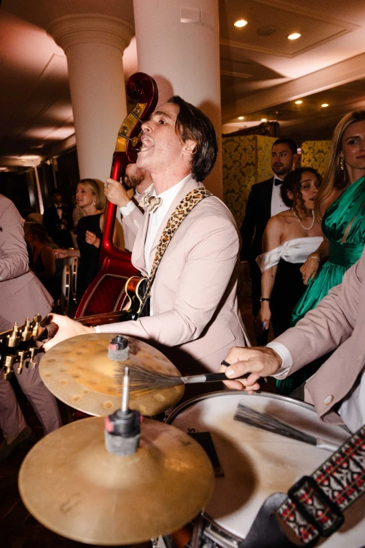 A Classic Wedding for Carrie and Anton