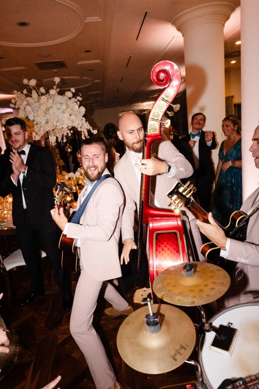 A Classic Wedding for Carrie and Anton