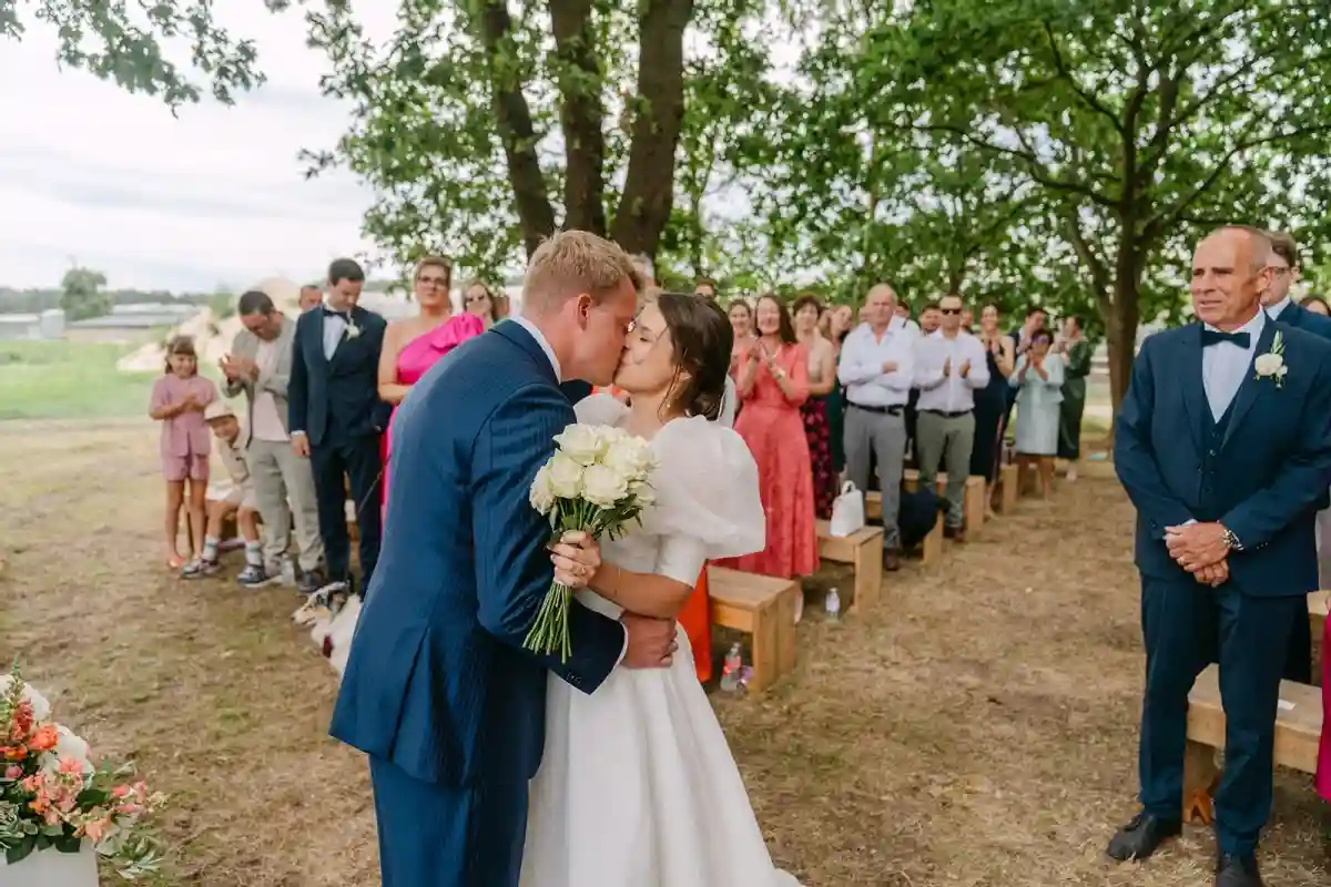 A Colorful Wedding for Charlotte and Michiel