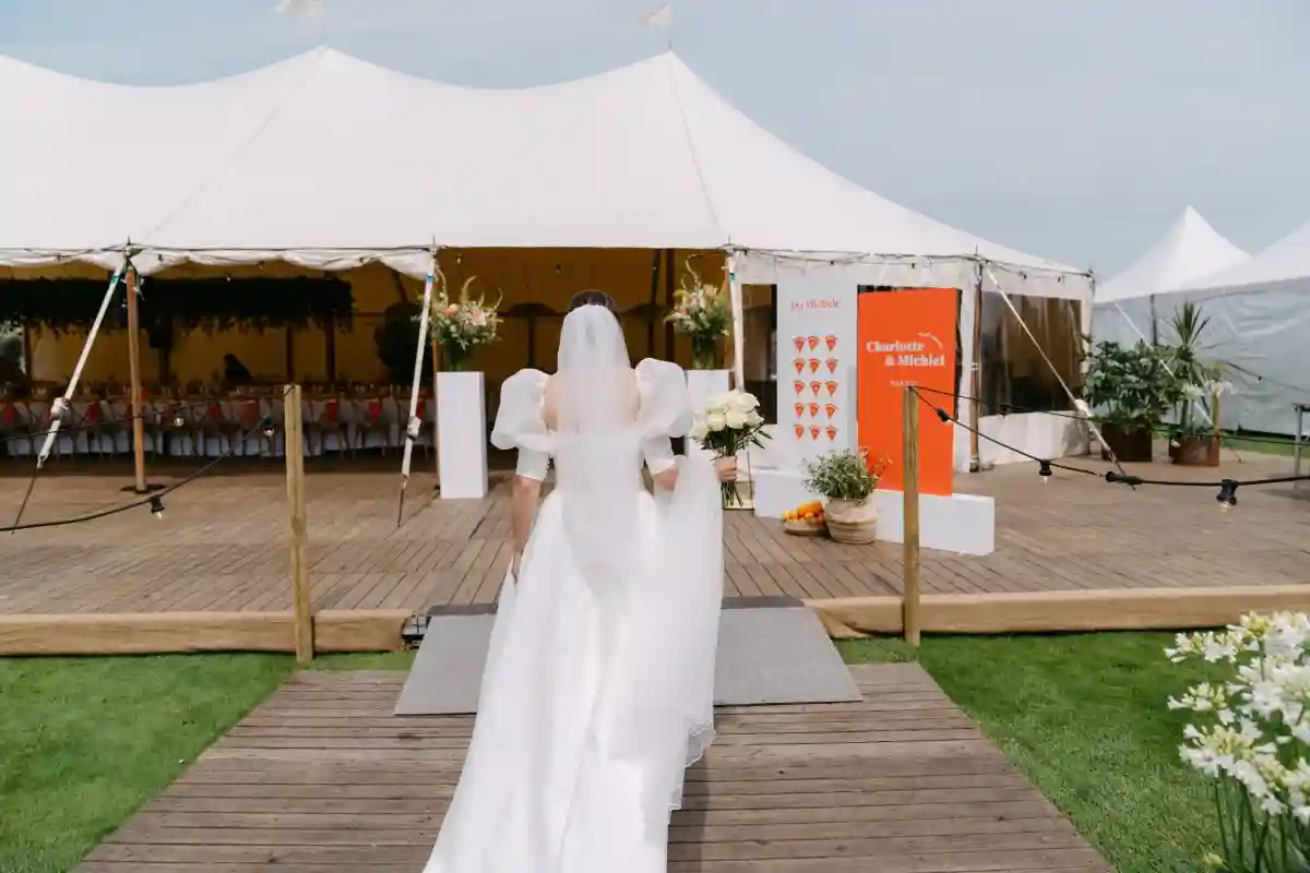 A Colorful Wedding for Charlotte and Michiel