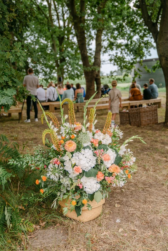 A Colorful Wedding for Charlotte and Michiel