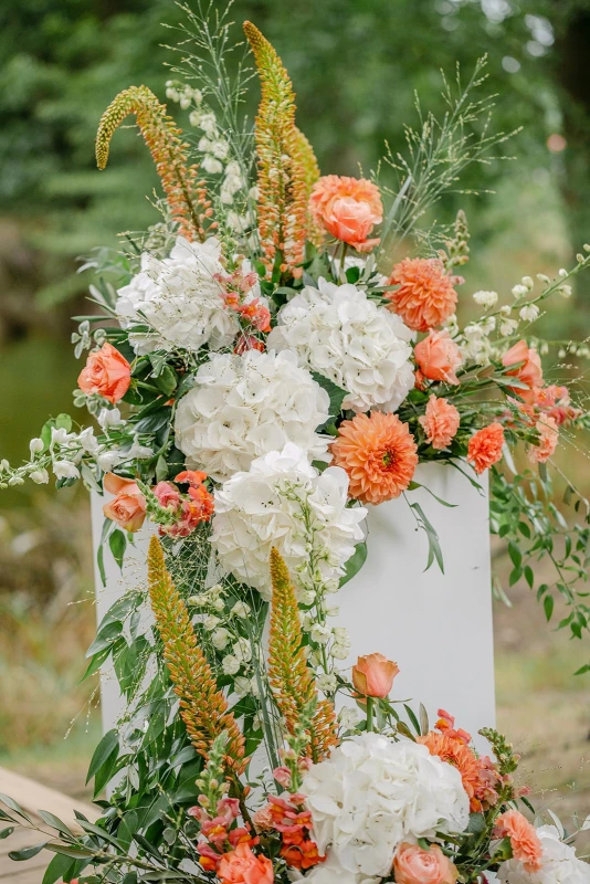 A Colorful Wedding for Charlotte and Michiel