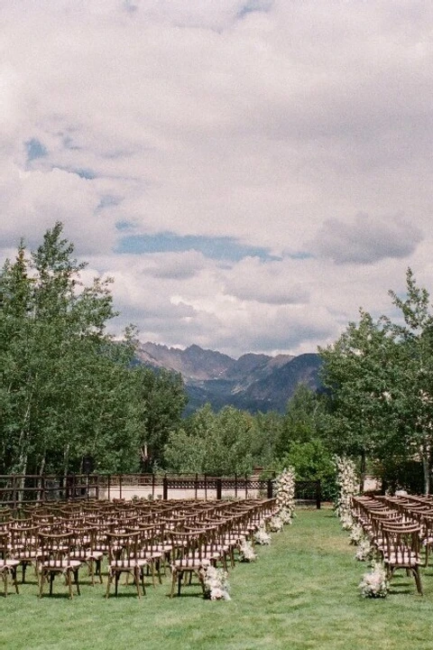 An Outdoor Wedding for Stacey and Foster